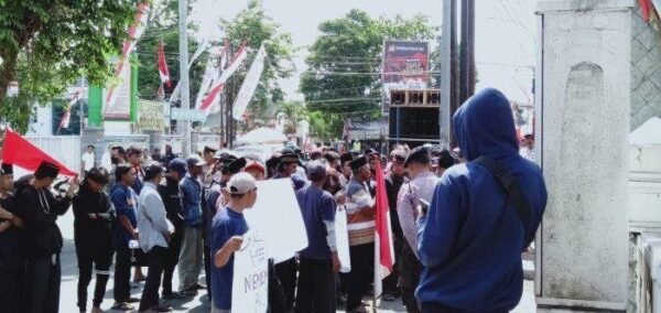 jempolindo, jember, karangkedawung, aksi massa, kejaksaan