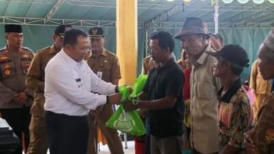 Bupati Jember Berbagi BLT dari DBHCHT Hingga Bantuan Pangan di Kencong 