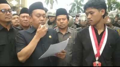 Aksi GMNI Rusak Pagar DPRD Jember disayangkan, Itqon: Kami Bersepakat Perjuangkan Aspirasi Petani Tembakau 