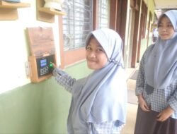 Tingkatkan Disiplin Siswa, SMP Negeri 1 Panti Gunakan Absen Digital Finger PIN