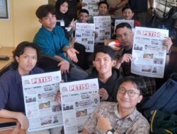 Mahasiswa Stikosa AWS Kunjungi Redaksi Media Petisi 