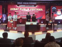 Debat Paslon Bupati dan Wakil Bupati Jember, Hendy Pamer Program, Gus Fawait Angkat Kemiskinan 