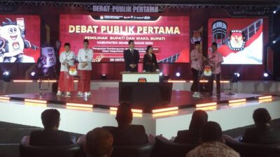 Debat Paslon Bupati dan Wakil Bupati Jember, Hendy Pamer Program, Gus Fawait Angkat Kemiskinan 