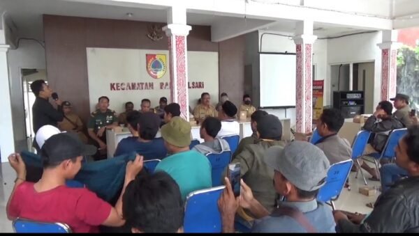 Warga Desa Curahkalong