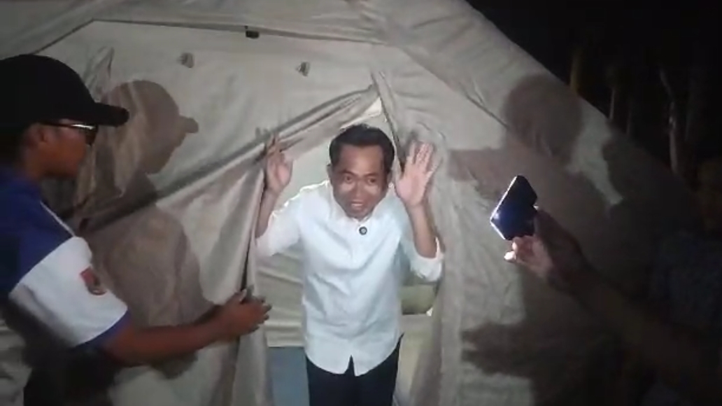 bermalam di tenda